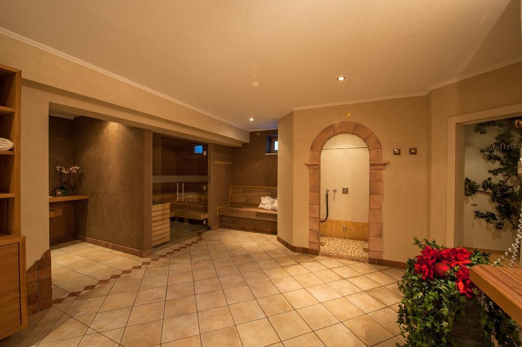 Rustika - Appartements & Spa Ehrwald Exteriör bild