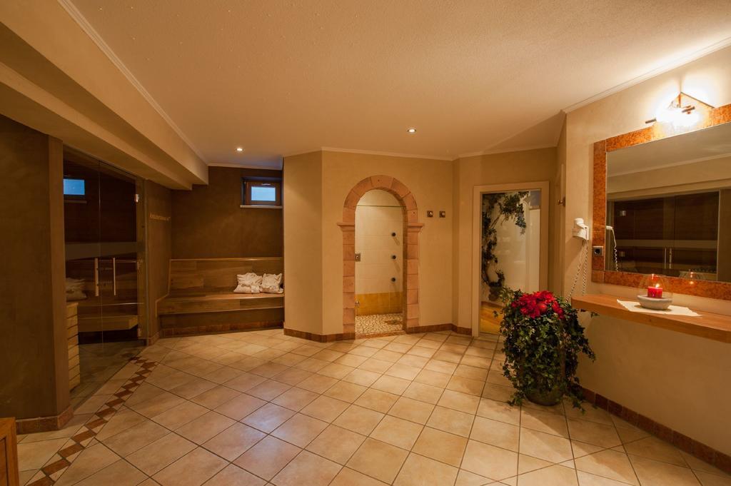 Rustika - Appartements & Spa Ehrwald Exteriör bild