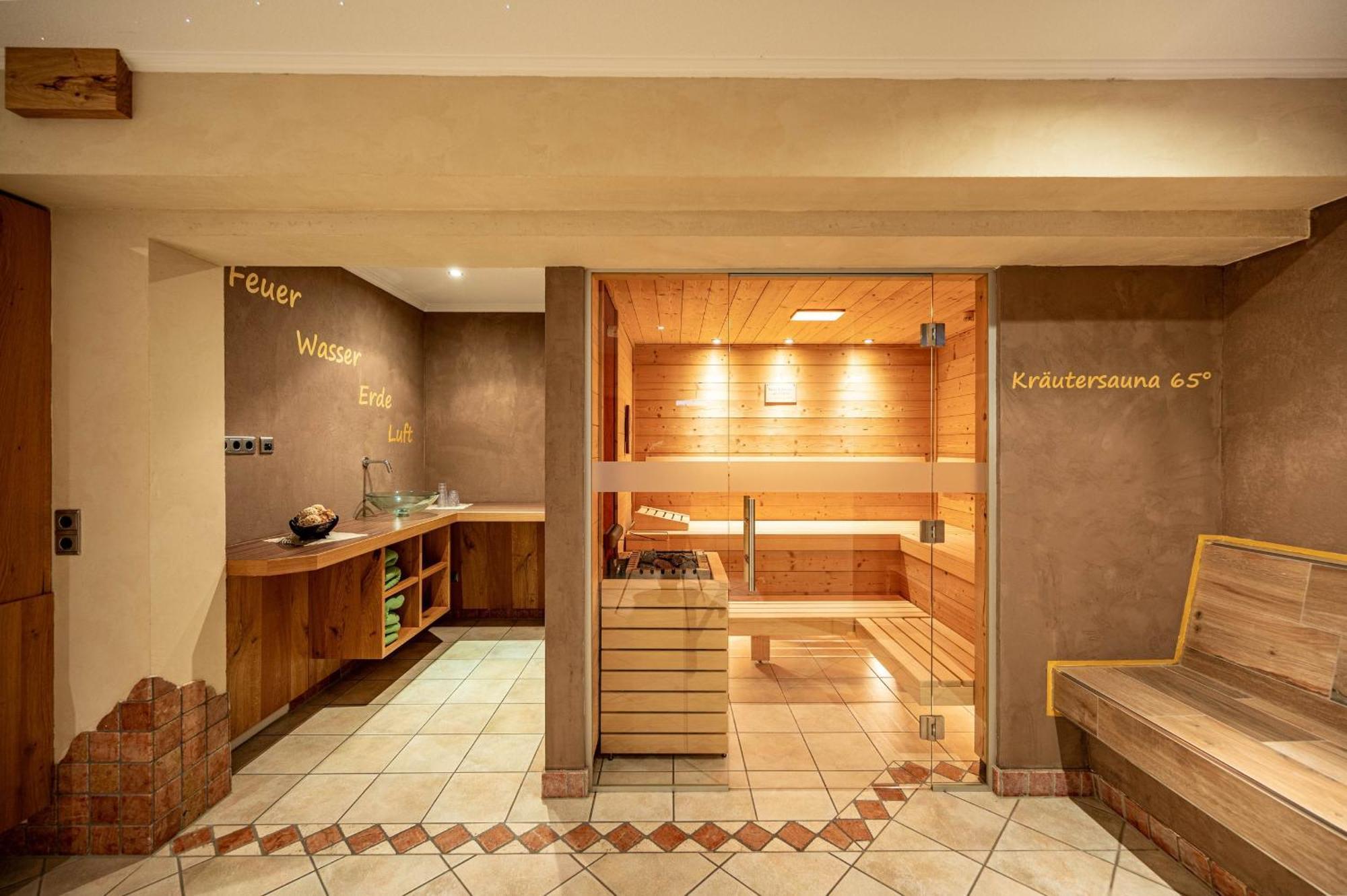 Rustika - Appartements & Spa Ehrwald Exteriör bild