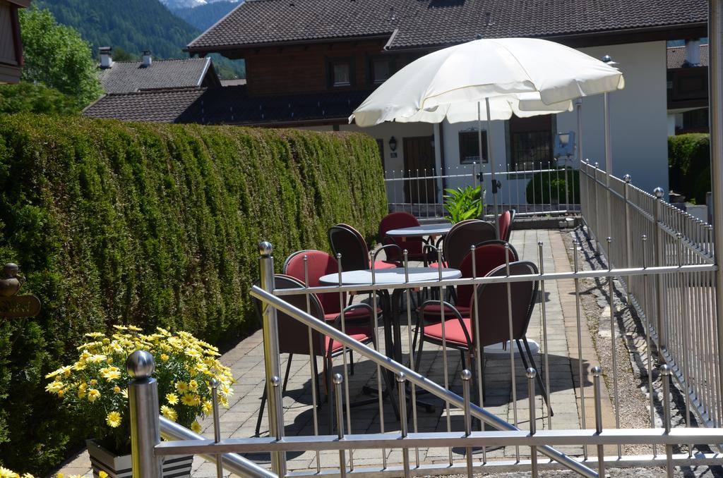 Rustika - Appartements & Spa Ehrwald Exteriör bild