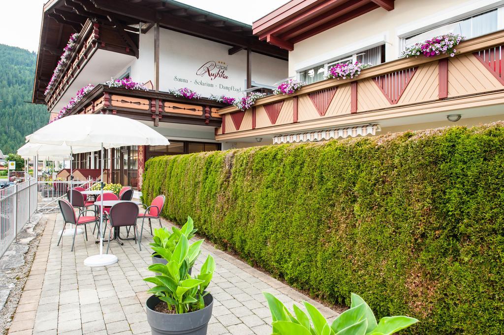 Rustika - Appartements & Spa Ehrwald Exteriör bild