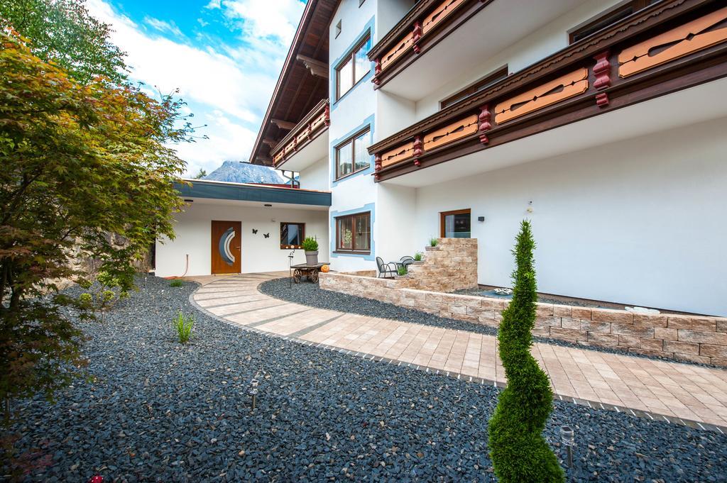 Rustika - Appartements & Spa Ehrwald Exteriör bild